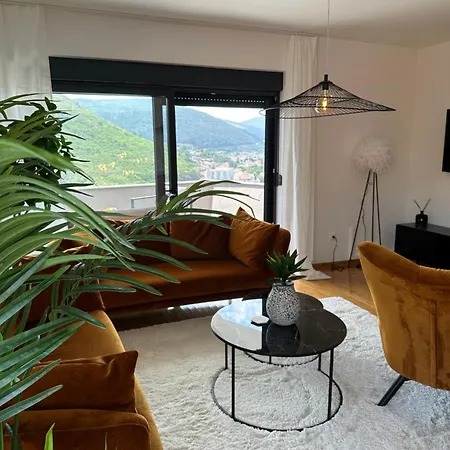 Sky Hill Apartment