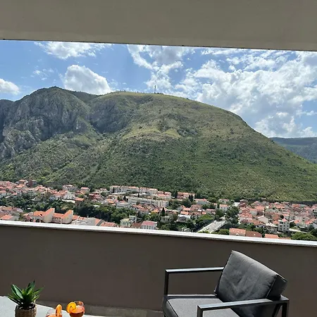 Sky Hill موستار